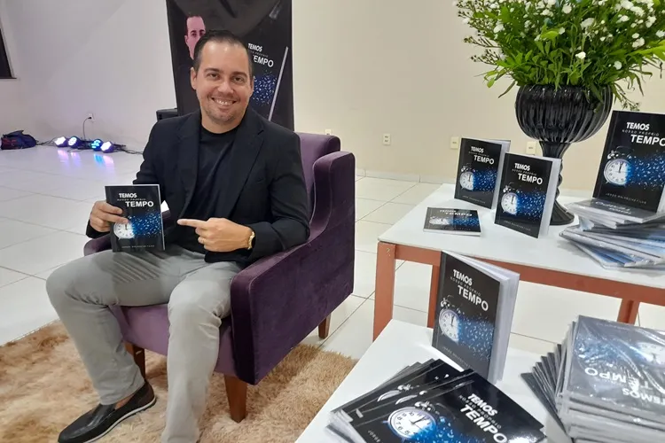 Advogado Jorge Malaquias Filho lança seu primeiro livro em Brumado