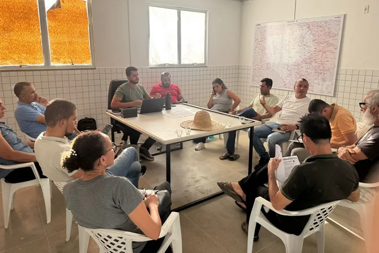 Prefeitura debate a reativação do Conselho de Saneamento Básico em Macaúbas