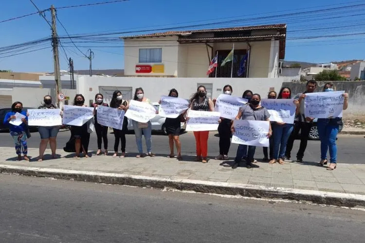 Aracatu: Professores alegam que prefeita mentiu sobre realidade do salário do docente efetivo