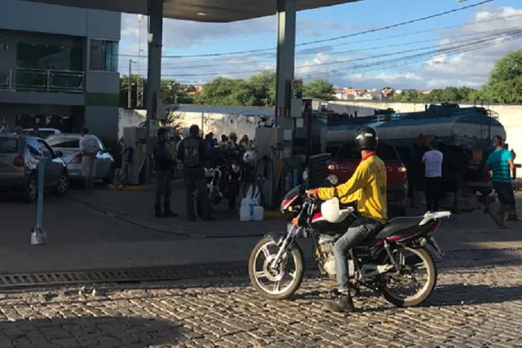 Gasolina e diesel sofrem reajuste na refinaria e ficam mais caras na Bahia