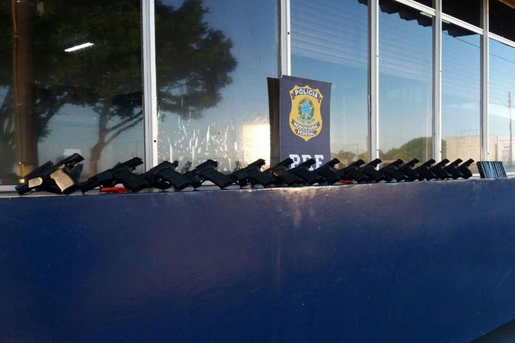 PRF apreende dentro de TVs 16 armas que seriam levadas ao Rio de Janeiro
