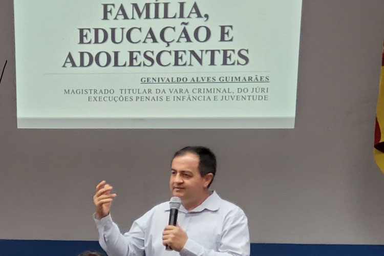 Juiz fala sobre 'Família, Educação e Adolescentes' em palestra no CEEP em Brumado