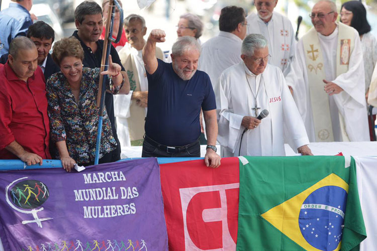 Lula diz que vai atender à ordem de prisão do juiz Sérgio Moro