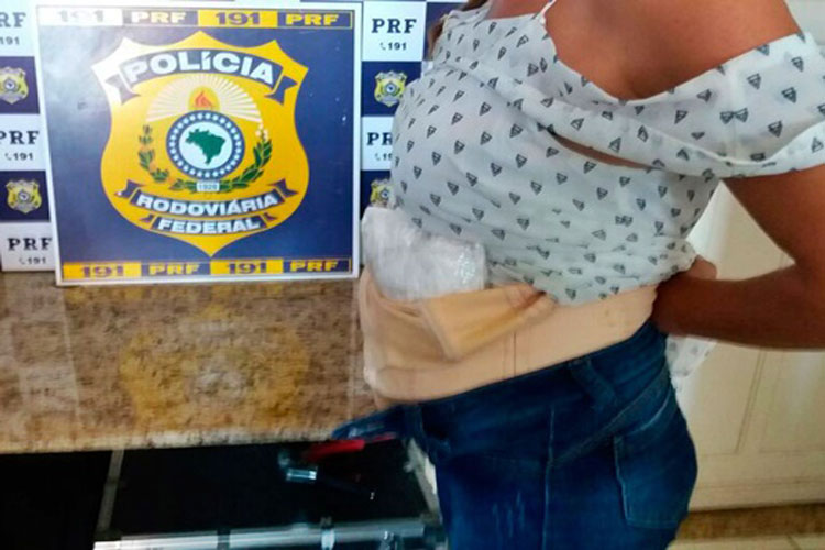 Vitória da Conquista: Mulher é detida transportando droga escondida na barriga