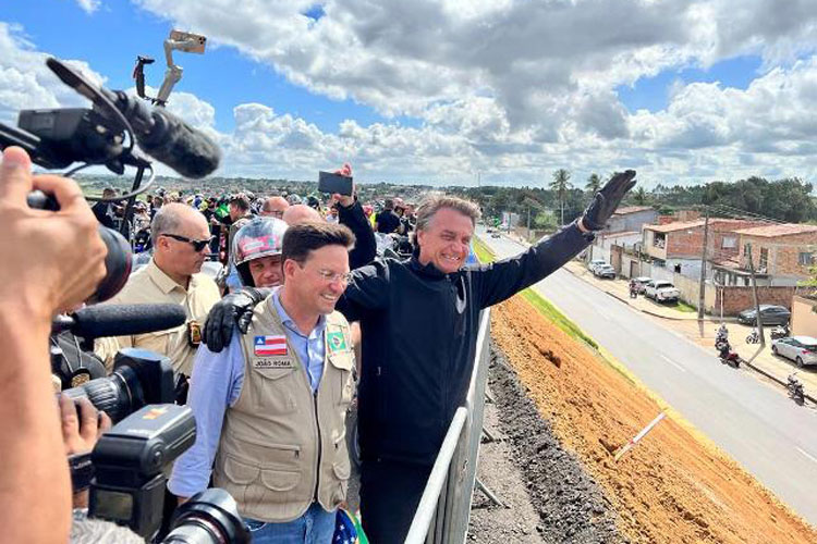 Jair Bolsonaro cumpre agendas nas cidades de Feira de Santana e Cruz das Almas