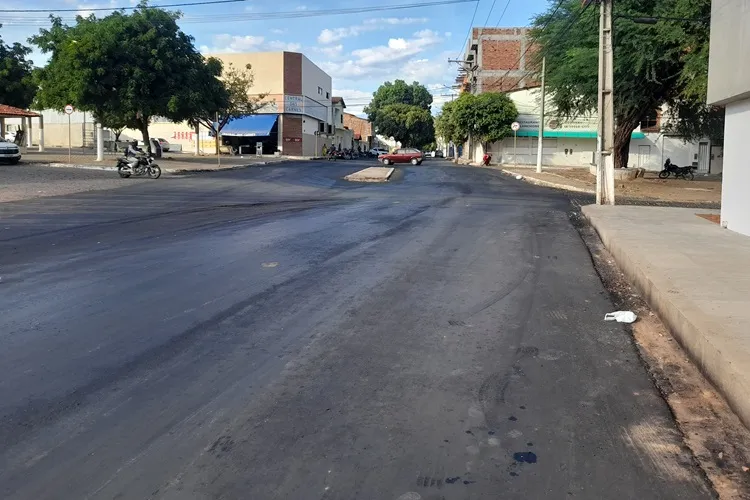 Asfalto otimiza mobilidade no trecho entre o colégio estadual integral e o centro de Brumado