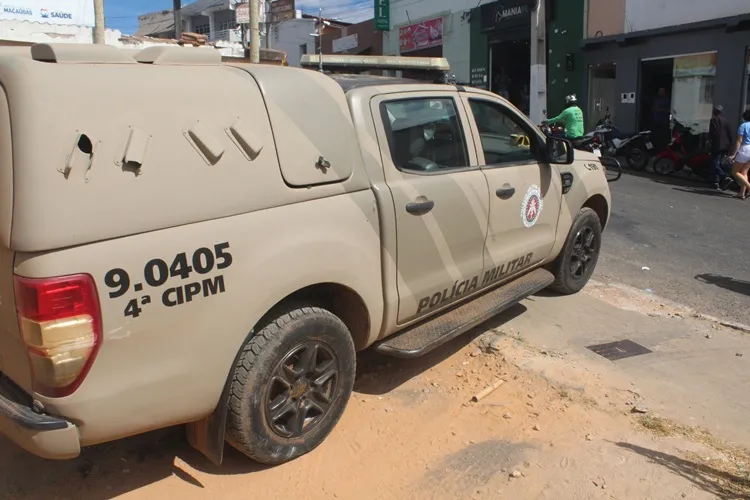 Homem é preso após agredir companheira em Macaúbas