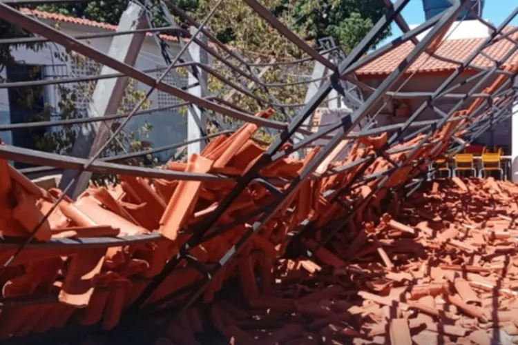 Parte de estrutura escolar desaba na zona rural de Macaúbas