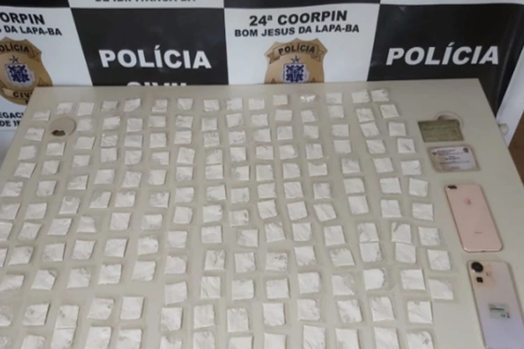 4ª CIPM prende indivíduo com 117 papelotes de cocaína em Ibipitanga