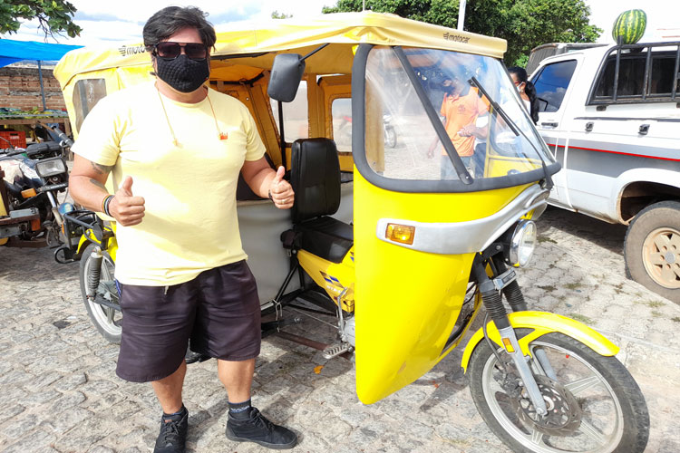 Músico investe no primeiro tuktuk de Brumado para driblar a crise da pandemia; 'me reinventando'