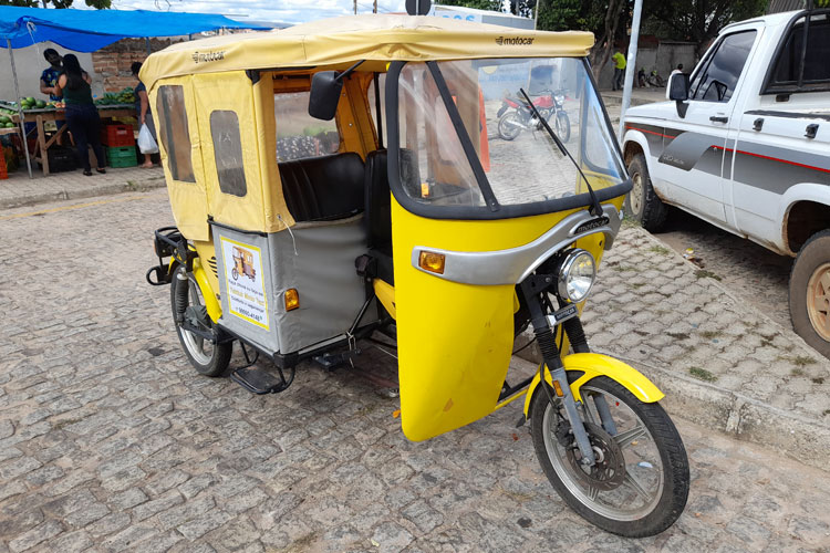 Músico investe no primeiro tuktuk de Brumado para driblar a crise da pandemia; 'me reinventando'