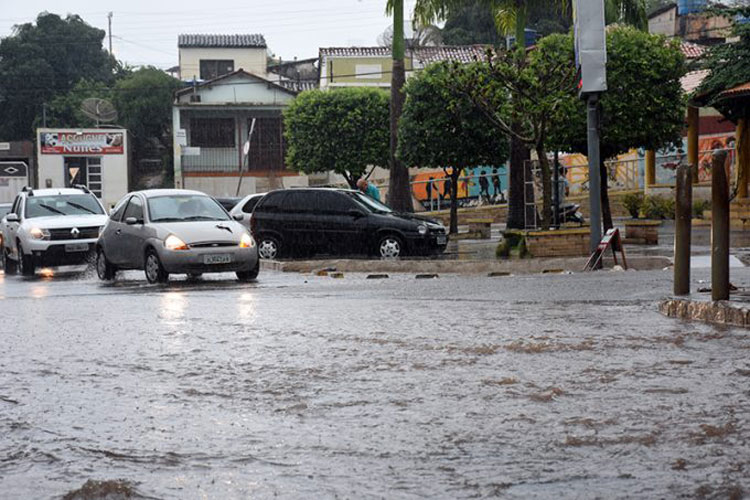 Após onda de intenso calor, chuva forte marca início do ano em Caculé