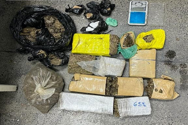 Polícia Militar apreende mais de 3 kg de drogas em Jequié