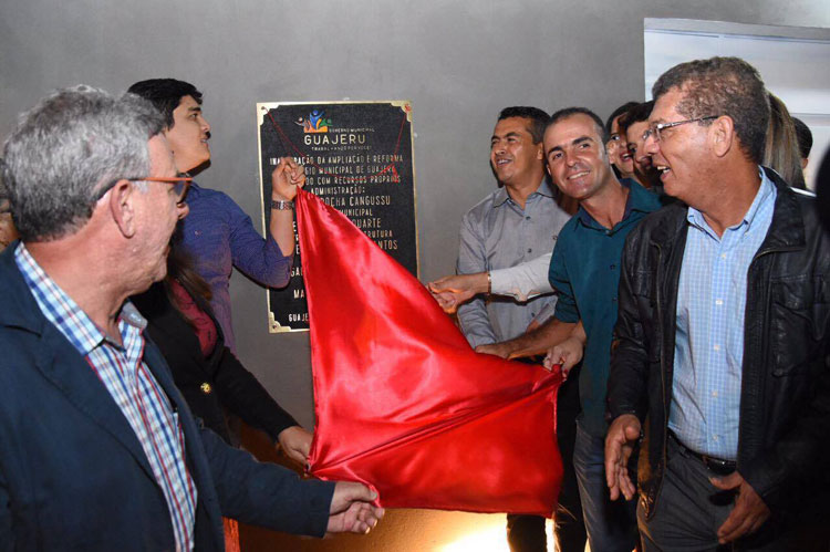 Zé Raimundo e Waldenor marcam presença na inauguração do Colégio Municipal de Guajeru