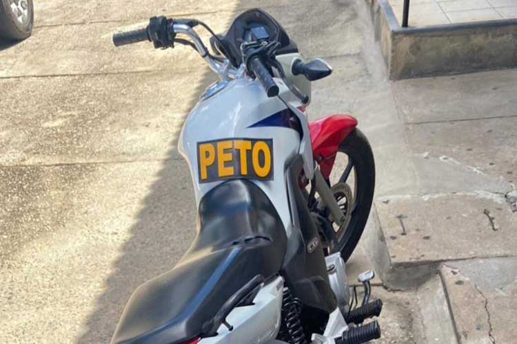 Moto furtada é localizada em matagal na cidade de Brumado