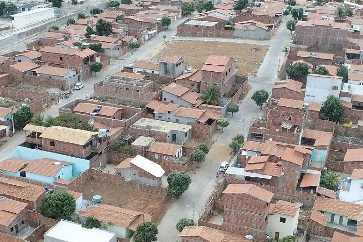 Moradores do Jardim de Alah são contemplados com Título de Propriedade em Brumado