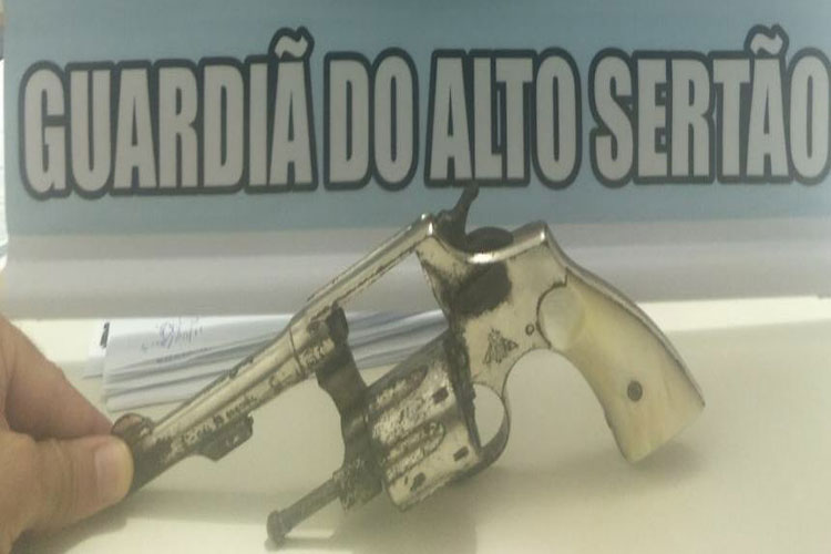Polícia detém indivíduo com arma de fogo no Bairro São Vicente em Caetité