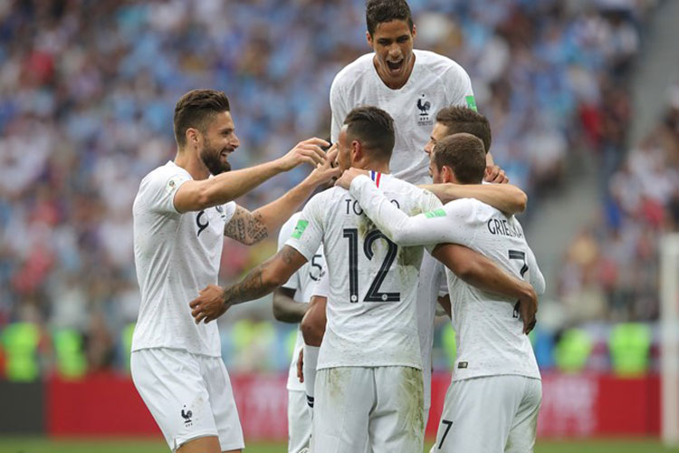 Com direito a falha de Muslera, França vence Uruguai e vai à semifinal da Copa do Mundo 2018