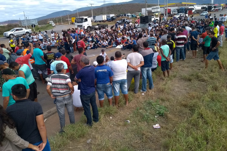 Brumado: Estudantes vão às ruas em apoio aos caminhoneiros