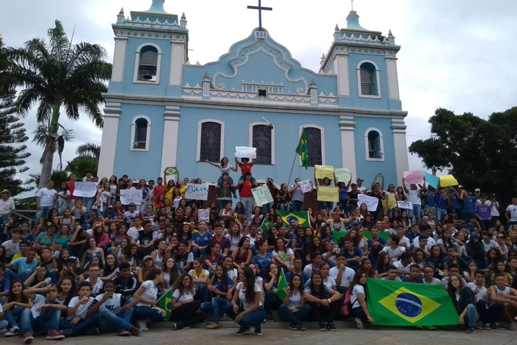 Brumado: Estudantes vão às ruas em apoio aos caminhoneiros
