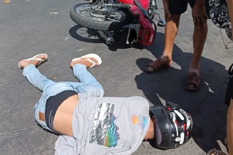 Jovem sofre acidente ao empinar moto na Avenida Senador Nilo Coelho em Guanambi