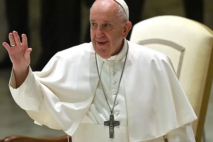 Em decisão histórica, Vaticano autoriza bênção para casais do mesmo sexo