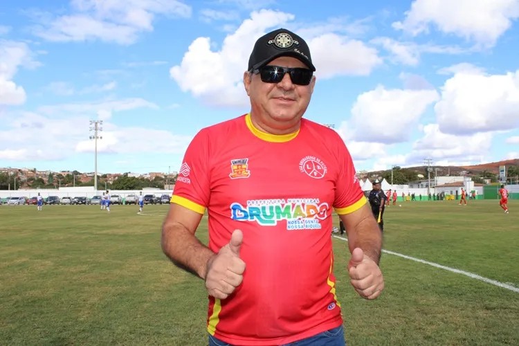 Lagoa Real: Prefeito pontua investimentos para fortalecer pasta esportiva do município