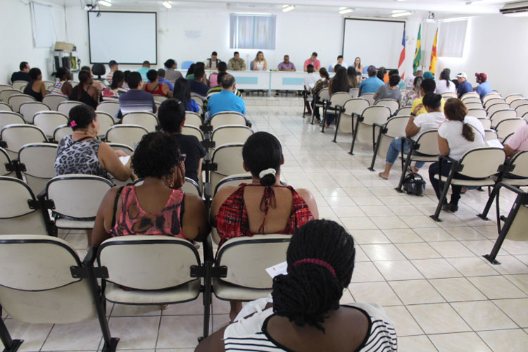 Vigilância Sanitária orienta ambulantes quanto à manipulação de alimentos durante aniversário de Brumado