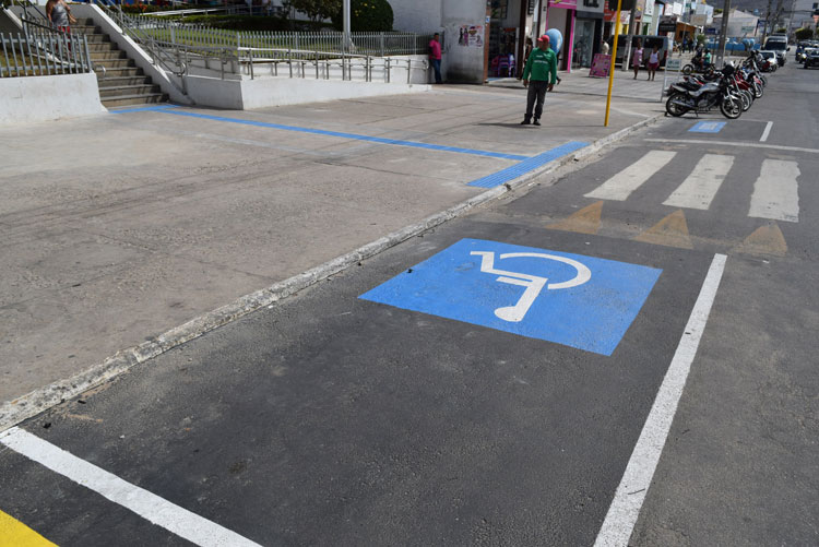 Brumado: Nova área de estacionamento especial deixa cadeirantes sem acessibilidade no centro
