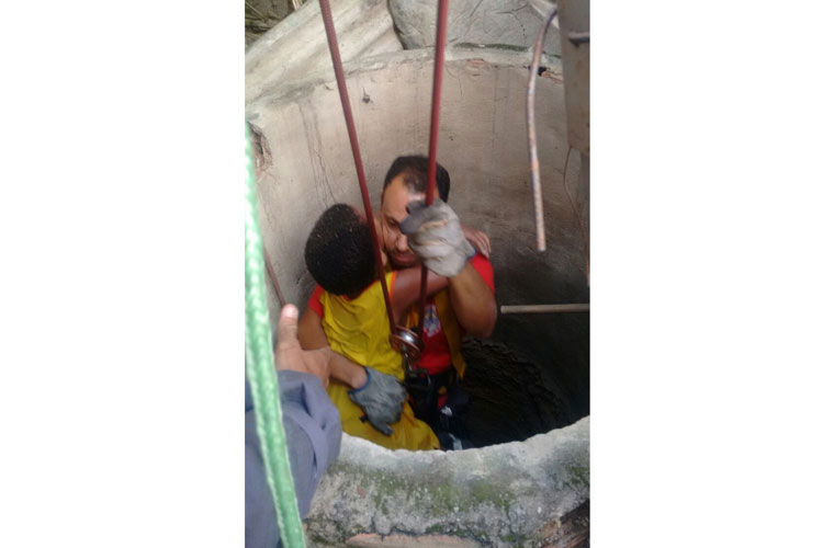 Menino de 6 anos cai em cisterna e sobrevive ao segurar em cano em Santo Antônio de Jesus