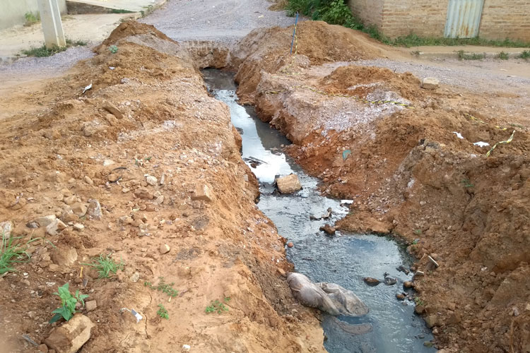 Brumado: Obras paradas causam transtornos na Rua Albertino Barreto