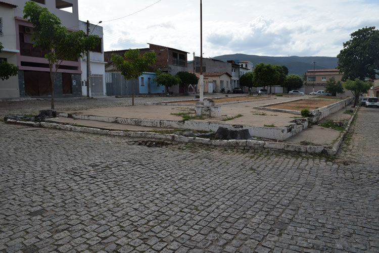 Prefeitura de Brumado realiza licitação e obra de reforma da Praça Dr. Nelson Lula terá início