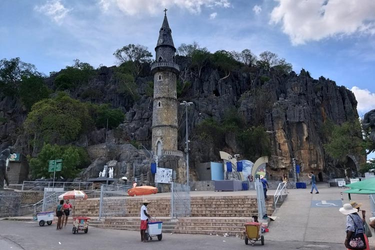 Bom Jesus da Lapa: Com romaria virtual, visitação a gruta sagrada é reduzida para evitar aglomeração