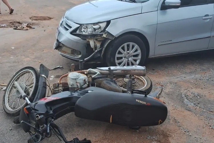 Acidente entre carro e moto pilotada por menor é registrado na cidade de Igaporã