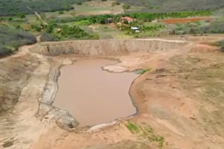Com expectativa de boas chuvas, prefeito de Brumado anuncia limpeza de 20 aguadas