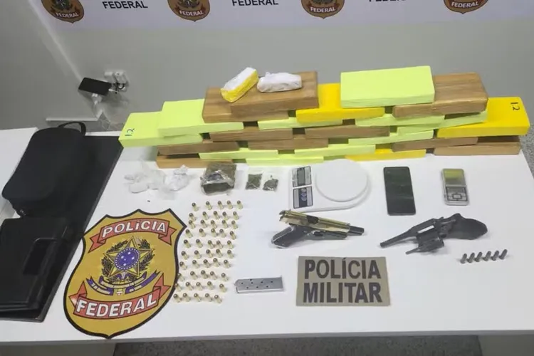Ponto de drogas é localizado e 27 kg de cocaína apreendidos em Barreiras