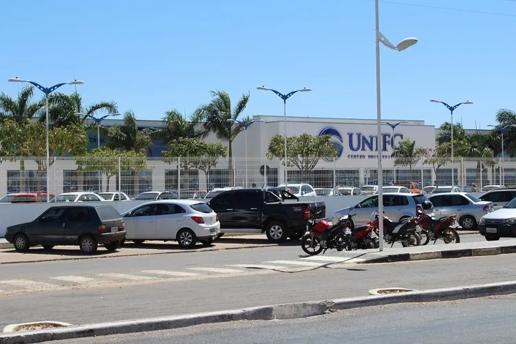 Justiça manda aluna de Direito em Guanambi ser matriculada para colar grau na UniFG