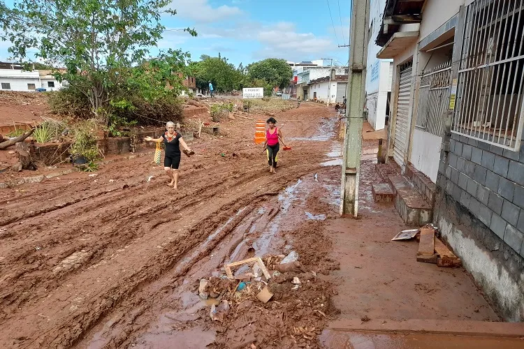 Fabrício Abrantes anuncia R$ 1,5 milhão para ajudar cidade de Brumado após as chuvas
