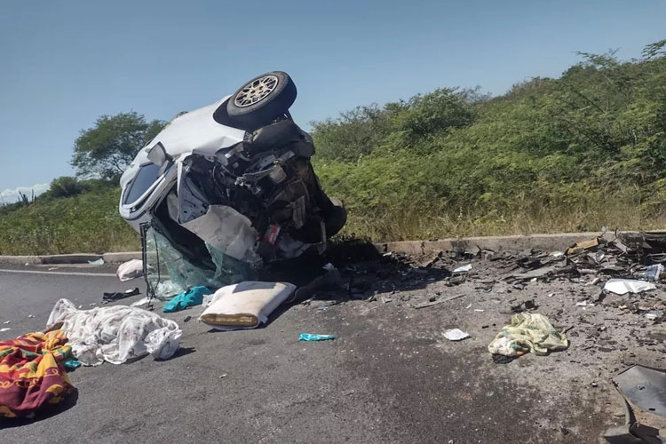 Duas pessoas morrem após acidente na BA-161 na cidade de Barra