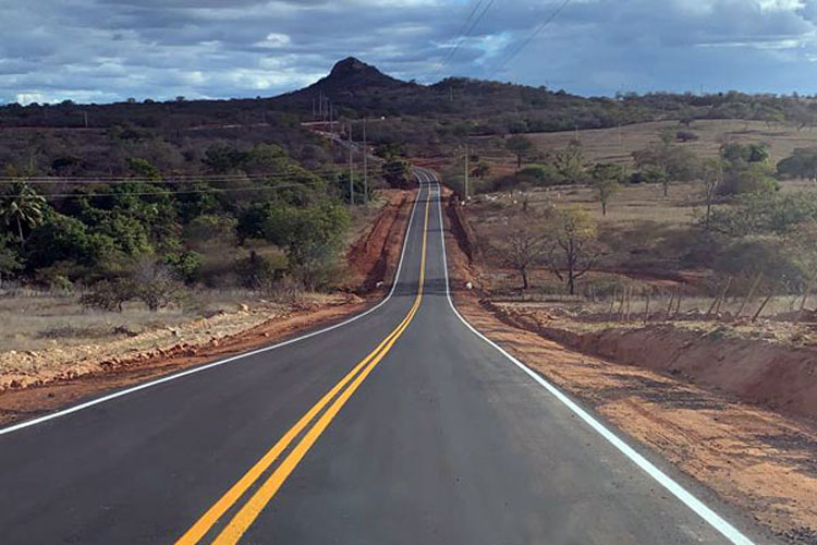 Prefeitura de Brumado inaugura nova estrada do trecho da BR-030 a comunidade de Umburanas