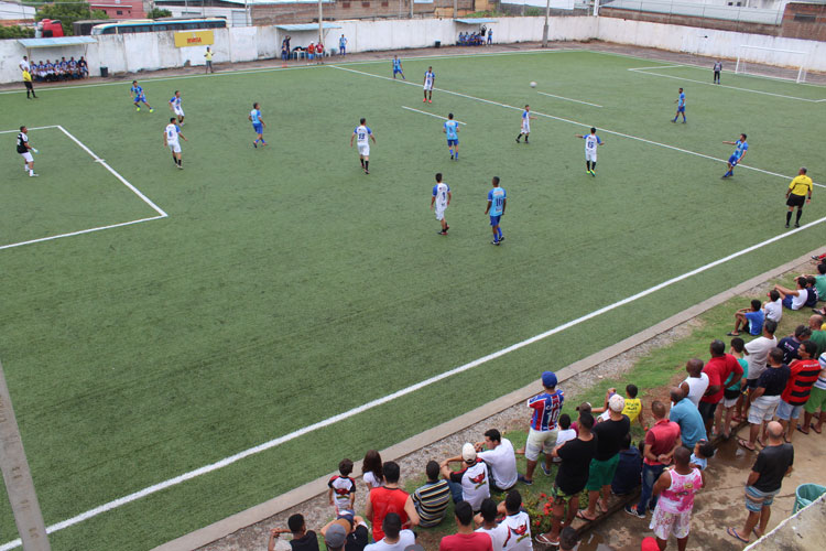 Futebol solidário bate recorde de público e arrecadação com estrelas do futebol brumadense