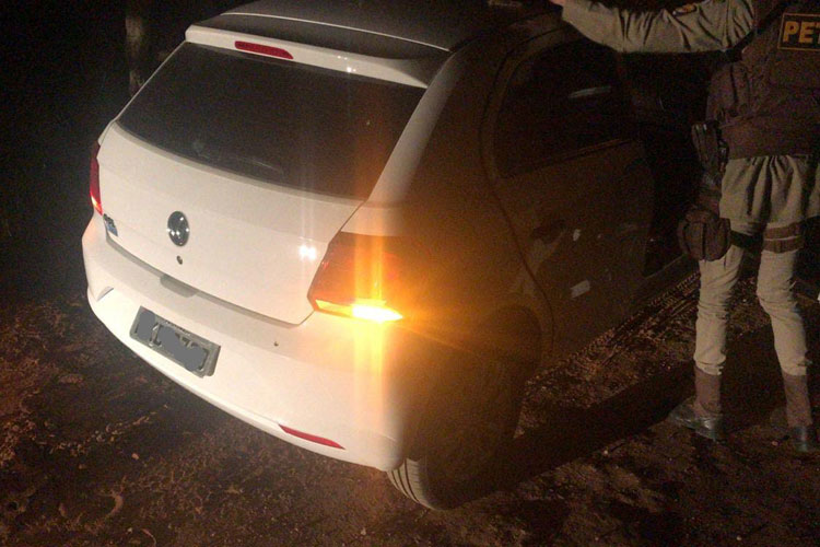 PM age rápido e recupera veículo roubado no Bairro Hospital em Brumado