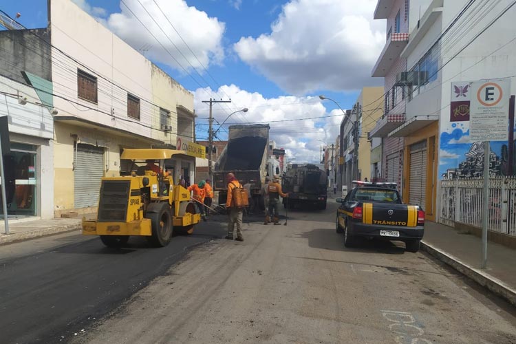Brumado: SMTT supervisiona operação tapa buracos visando melhoramento no tráfego viário