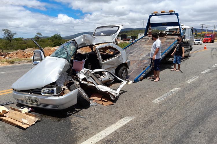 Brumado: Casal morre e familiares ficam feridos após colisão entre carro e carreta na BA-262