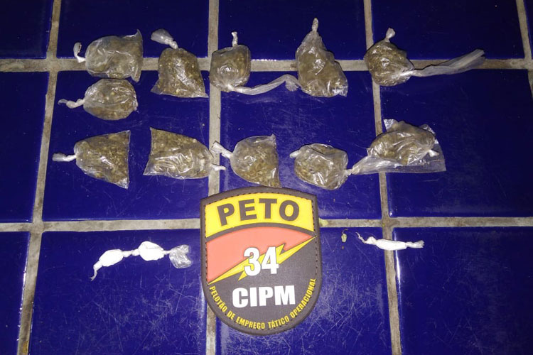 PM apreende maconha e cocaína no Brisas I em Brumado