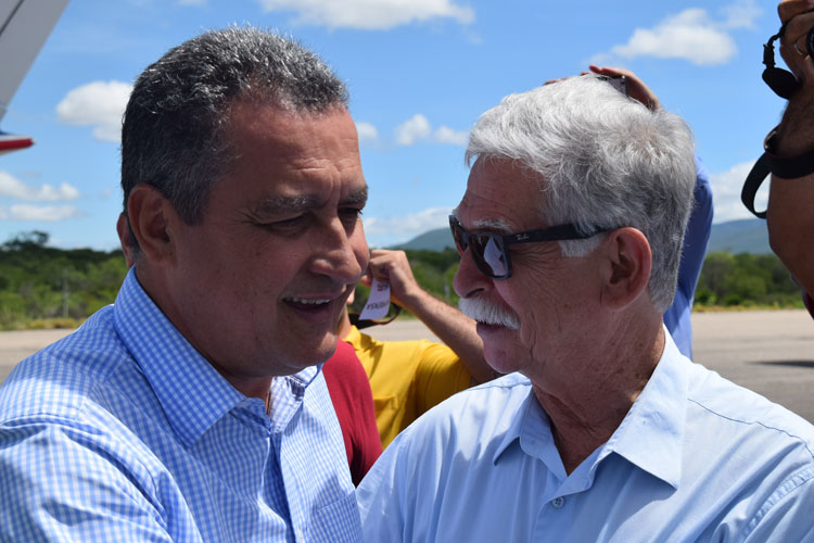 Insatisfeito, prefeito de Brumado ironiza relacionamento com o governador: 'Nós nos amamos'