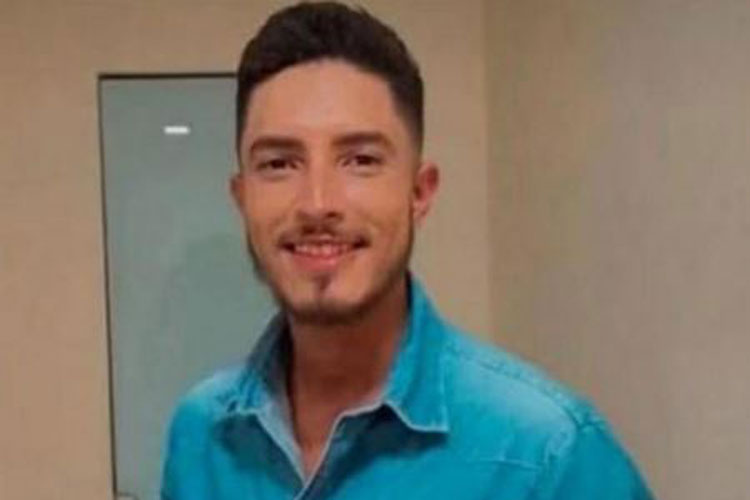 Sebastião Laranjeiras: Cantor morre após colidir motocicleta em animal na BA-263