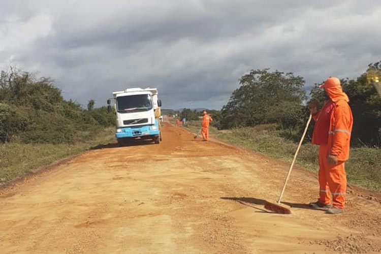 Obras de reconstrução da BA-142 entre Tanhaçu e Ituaçu são iniciadas