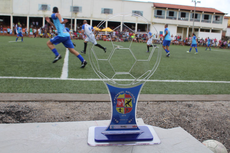 Futebol solidário bate recorde de público e arrecadação com estrelas do futebol brumadense