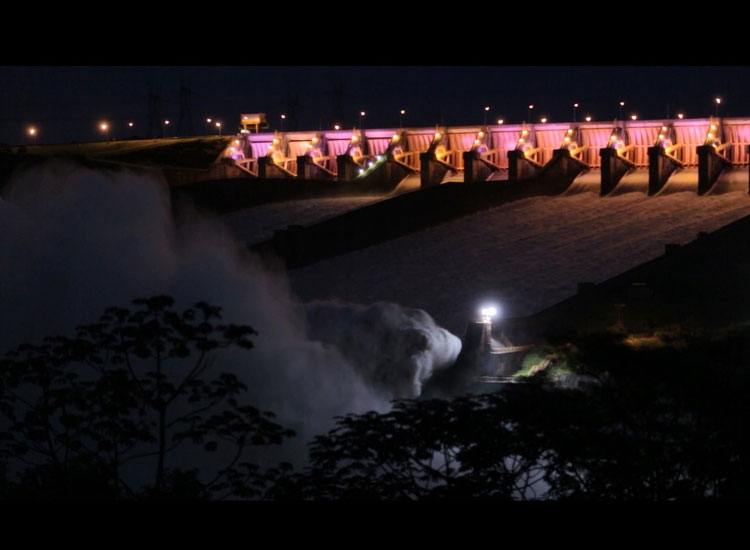 Usina de Itaipu abre 14 comportas ao mesmo tempo